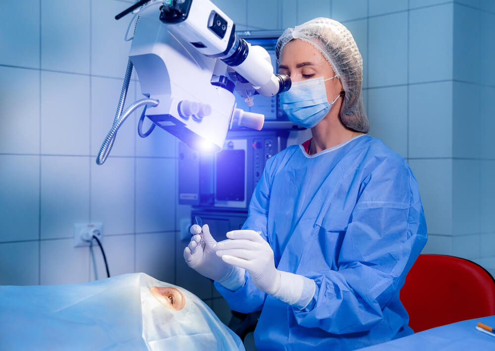 Differences Between LASIK and Contoura